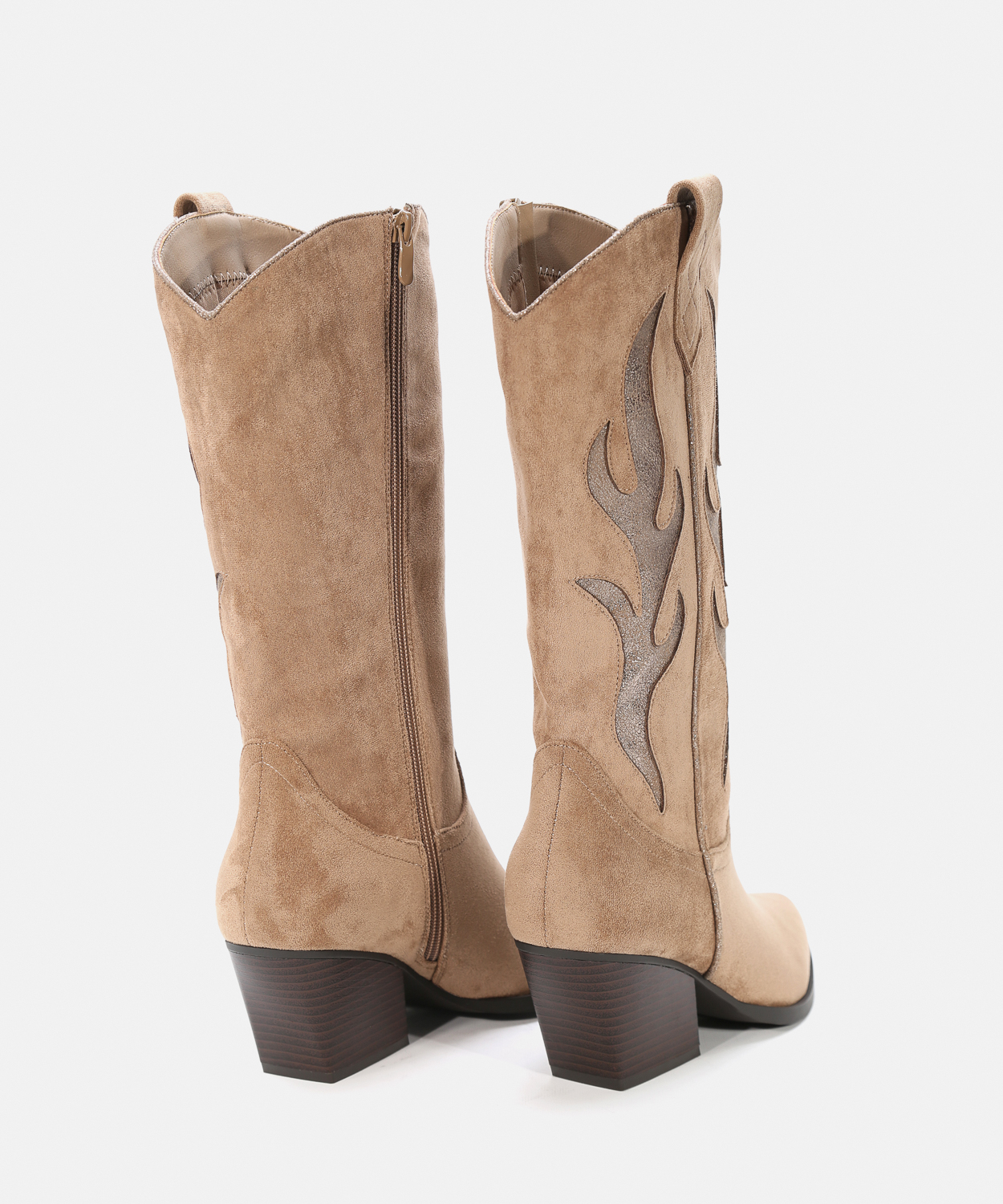 Botas tac&oacute;n cowboy media ca&ntilde;a detalle metalizado image number null